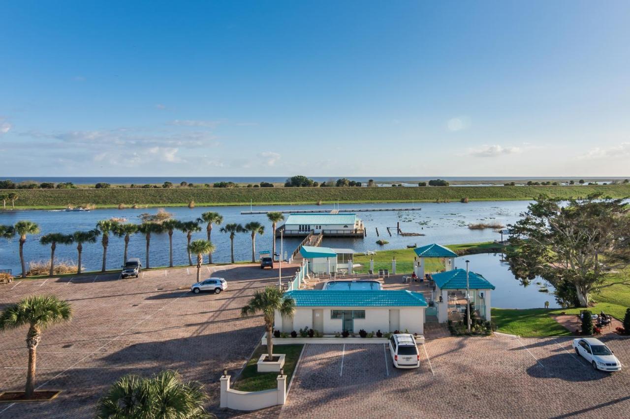 Days Inn & Suites By Wyndham Lake Okeechobee Exterior photo